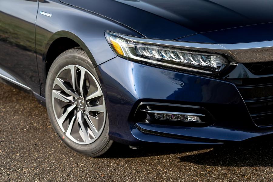 Детали экстерьера Honda Accord Touring Hybrid 2017 года  (NA) (фото 160 из 170)